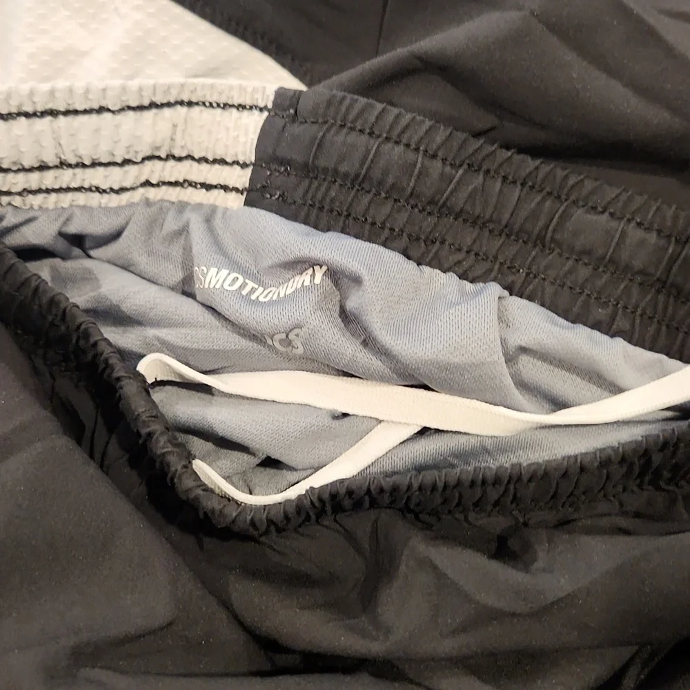 [ASICS] Motion Dry Athletic Shorts - Size M